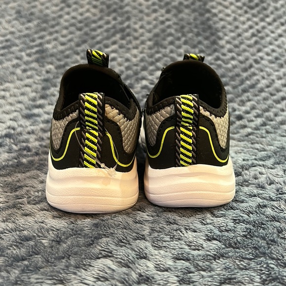 BRAND NEW, UNWORN Athletic Works Memory Foam Slip-On Boys/Toddler size 10 - Picture 4 of 7